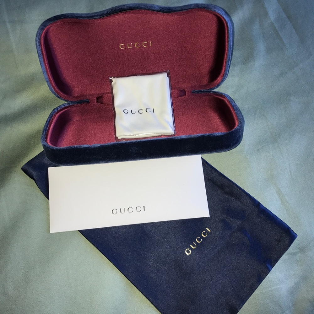GUCCI hard sunglass case w/pouch and lens cloth