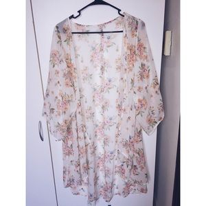 🌸 Light, Floral Kimono 🌸