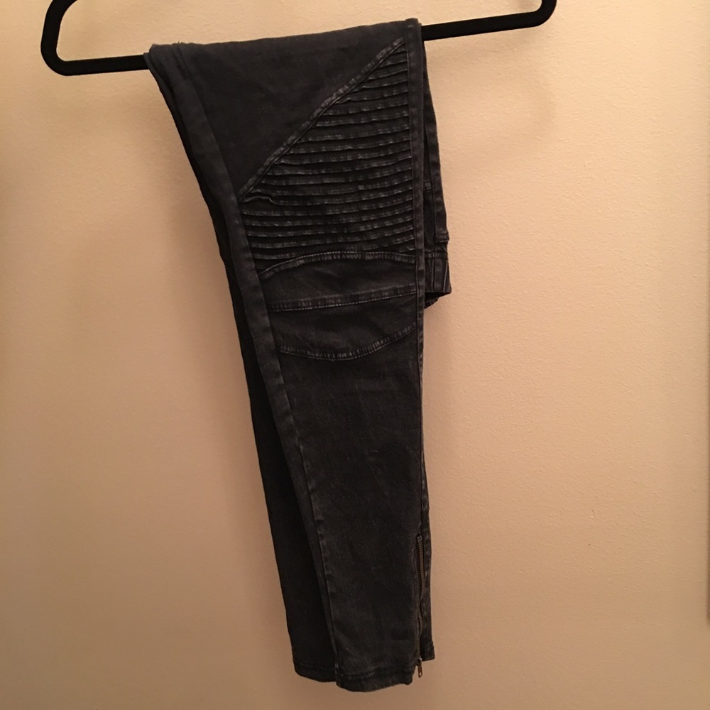 Buckle distressed black moto jeggings