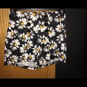 Sunflower high rise shorts | Size: Small