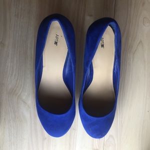 Blue Velvet Wedges