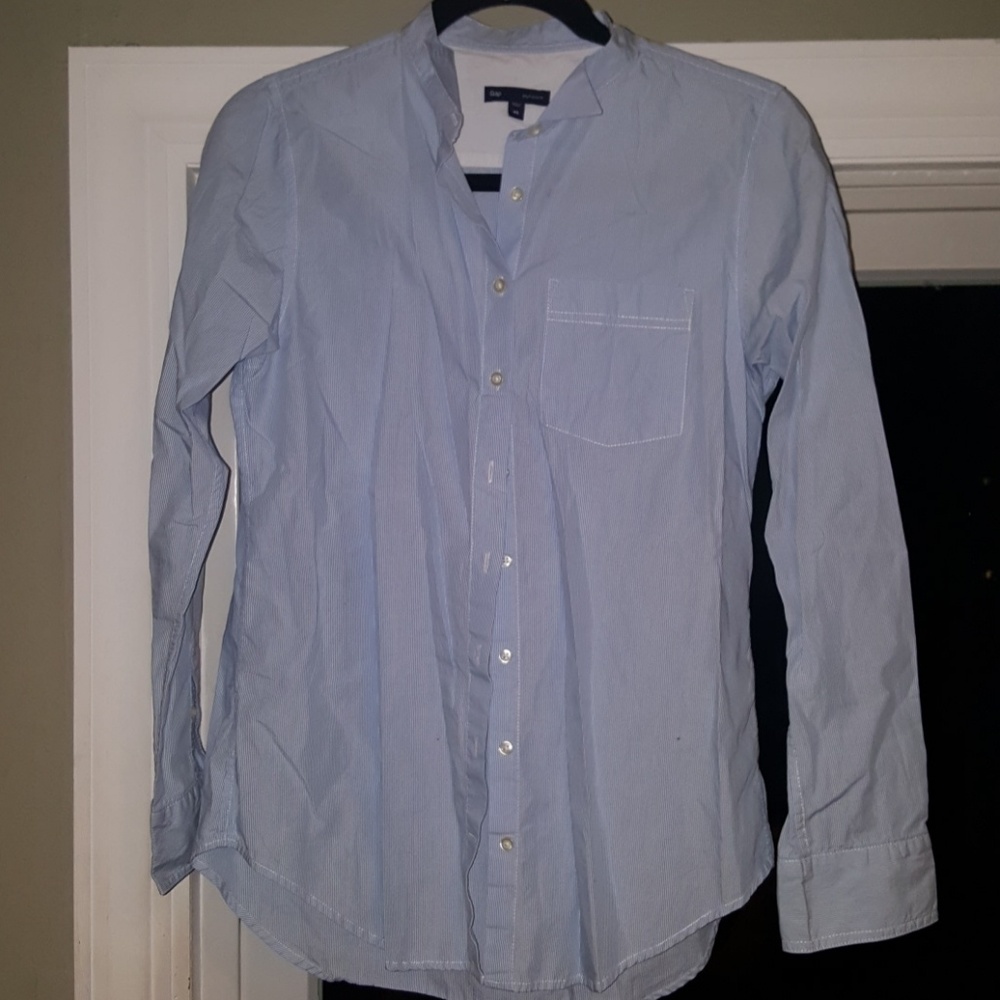 Gap Womans Button Down No Collar - image 1