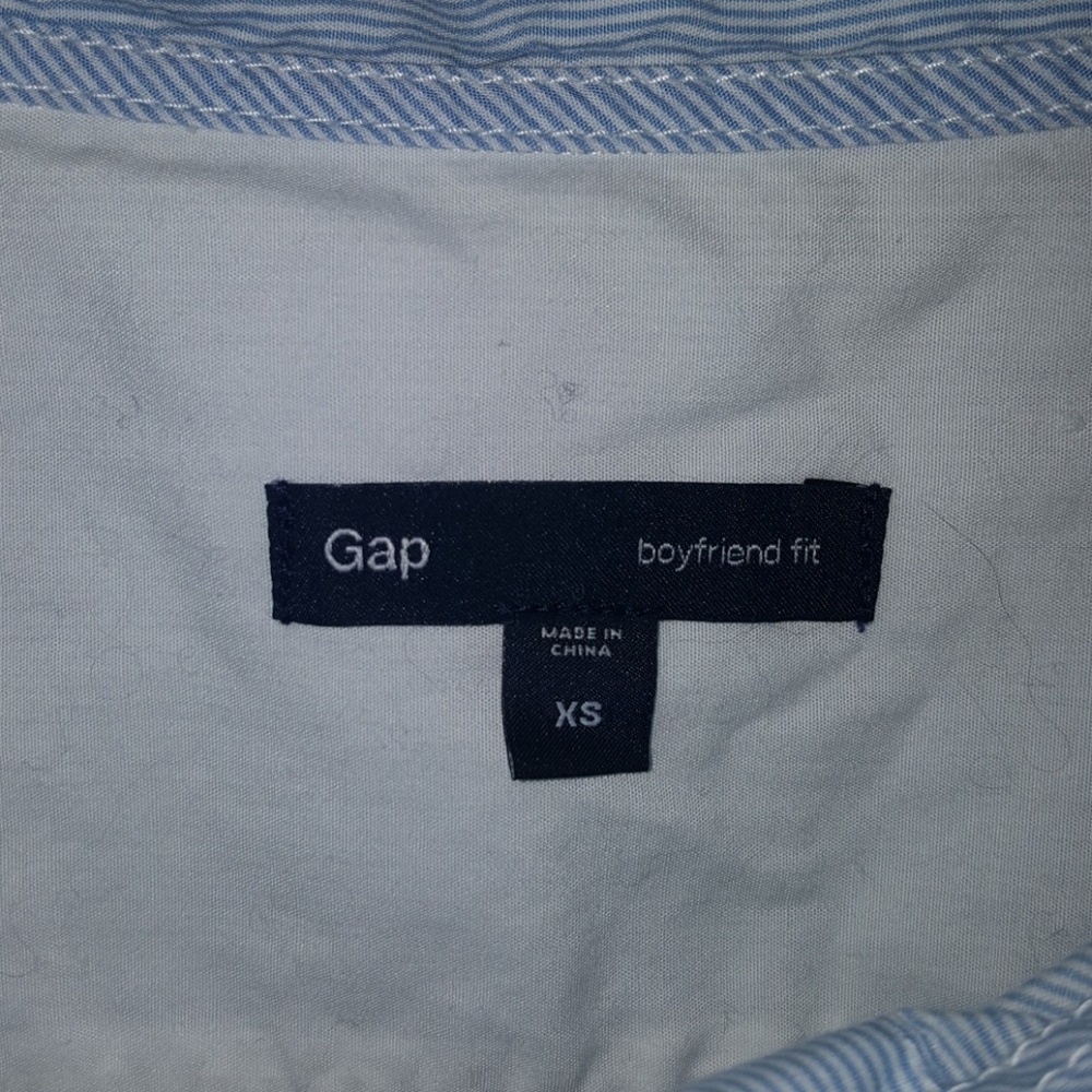 Gap Womans Button Down No Collar - image 2