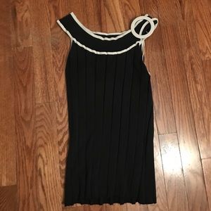 Large Cachè Black and White Stretchy Shirt