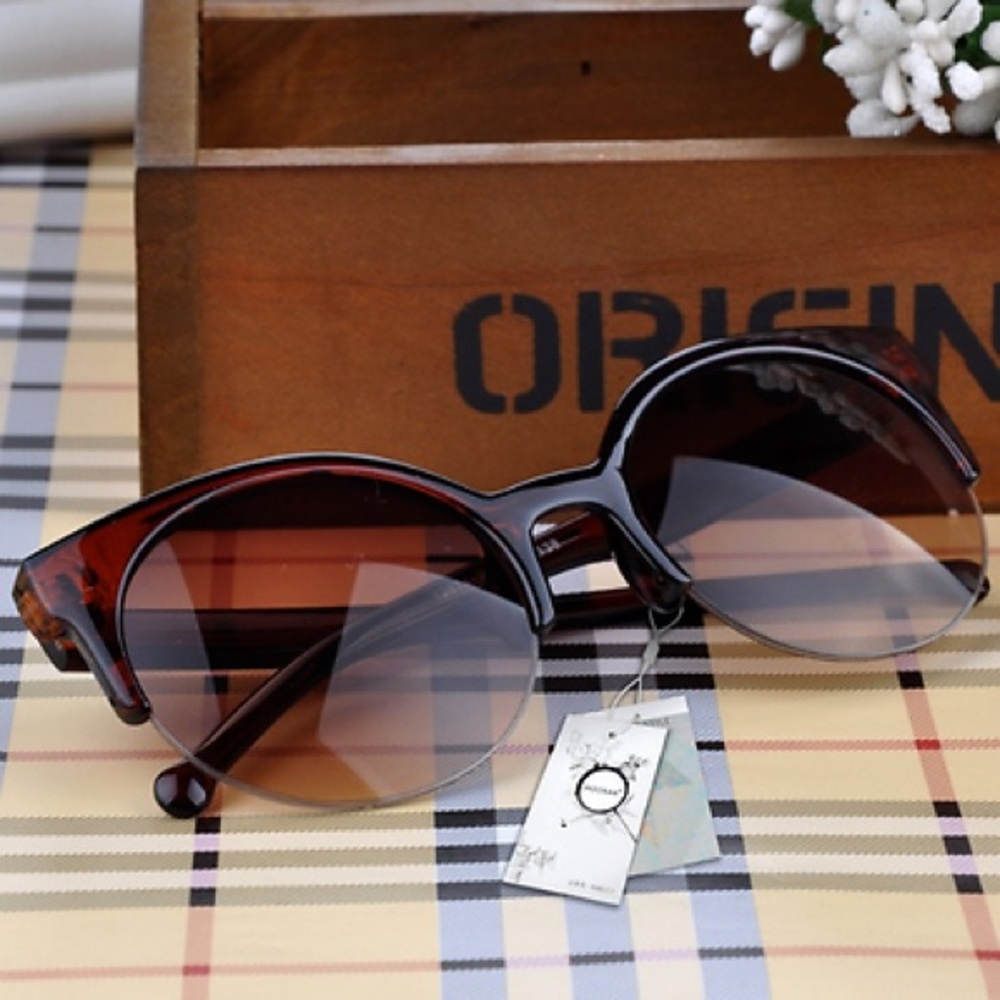 🆕 Nwt/Vintage style Round/Cateye Sunglasses/ Tea