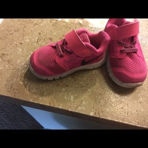 Size 5 Nike shoes for toddlers