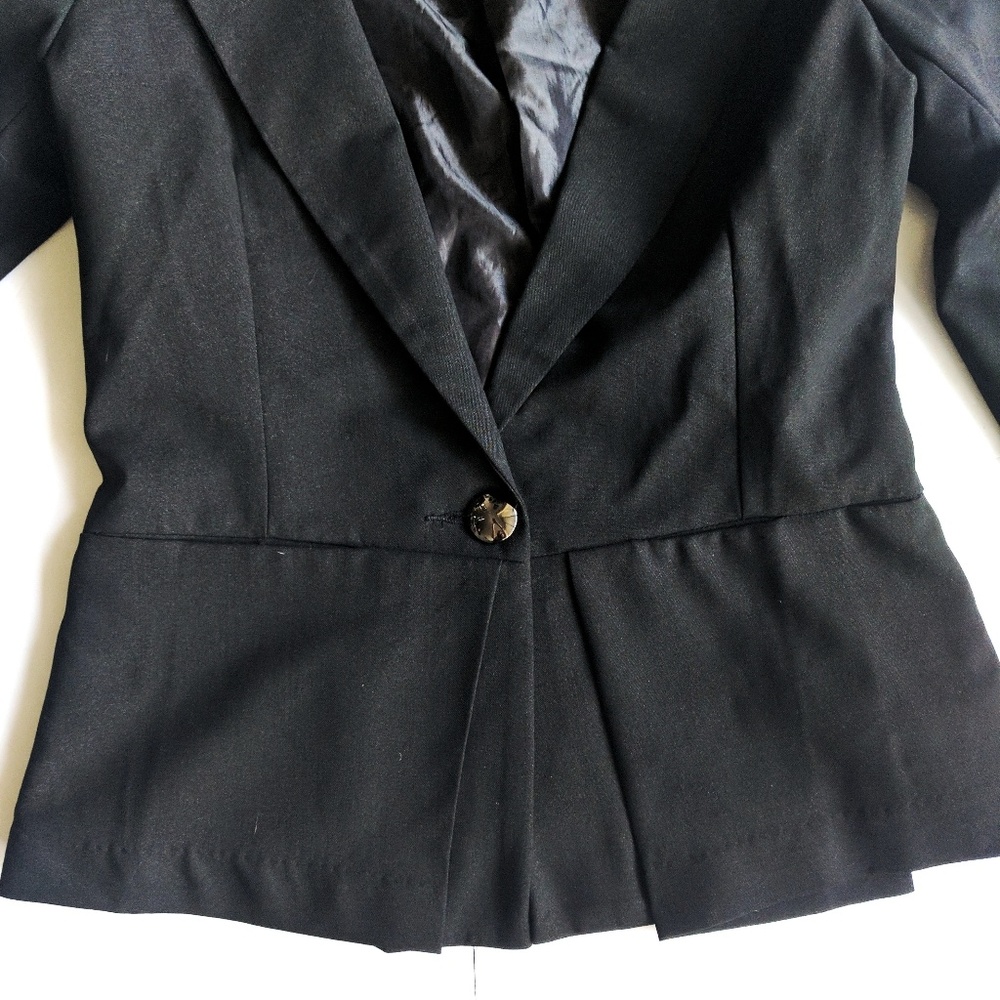 Forever 21 Black Blazer - Picture 3 of 6