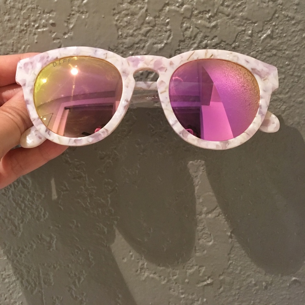 DIFF DIME PINK MIRROR LENS WHITE FRAME SUNGLASSES