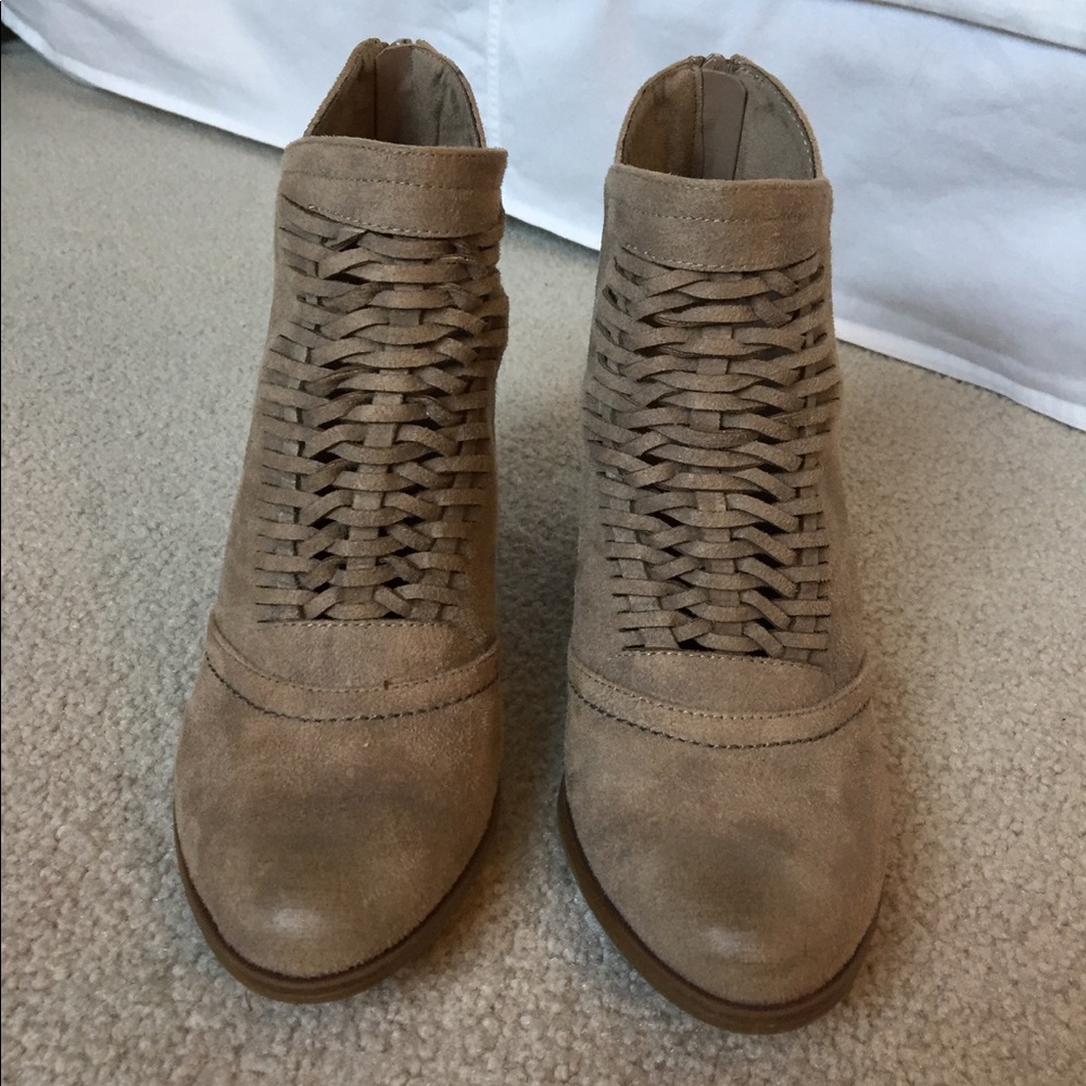 NWOT Taupe Booties