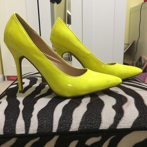 Yellow size 7 shoes