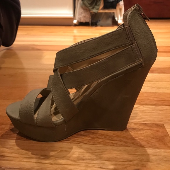 Chinese Laundry Beige Wedges - Picture 2 of 5
