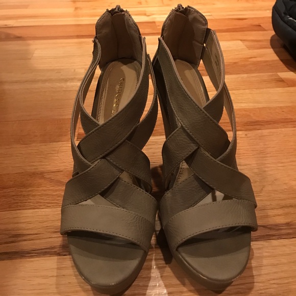 Chinese Laundry Beige Wedges - Picture 4 of 5