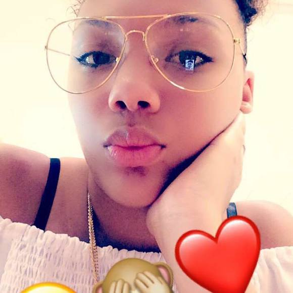 Meet your Posher, Eliza - Picture 1 of 1