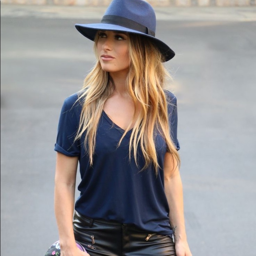 Jessie James Decker Kittenish V-neck Tee navy blue
