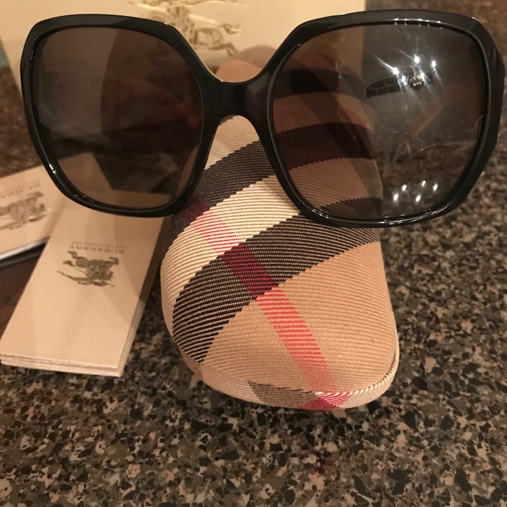 ❌SOLD ON eBay. Burberry Sunglasses.