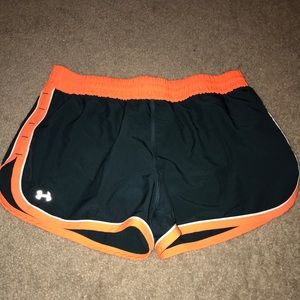 UNDER ARMOUR Shorts