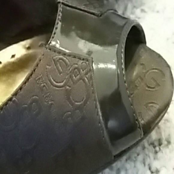 GUC! Sexy BCBG Peep toe 4 inch heels! Size 9. No slip gel liners in shoe. - Picture 2 of 4