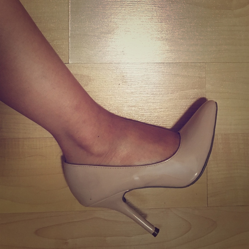 Nude pumps