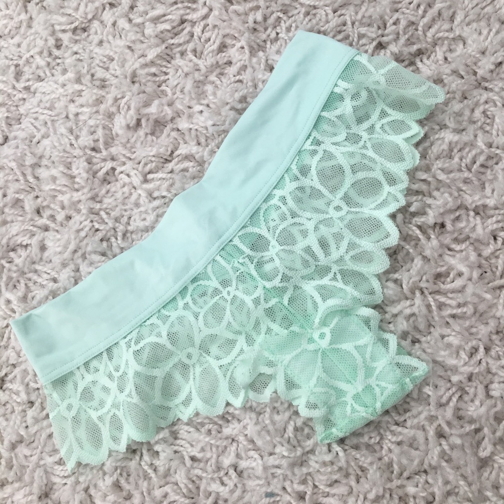 NWOT PINK LACEY CHEEKSTER