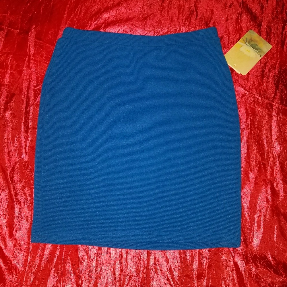 Mini skirts - Picture 2 of 6
