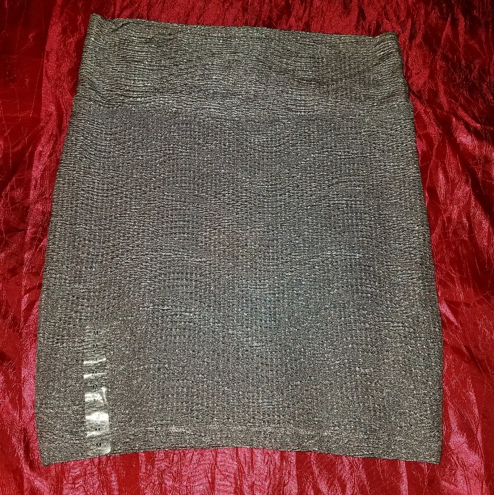 Mini skirts - Picture 3 of 6