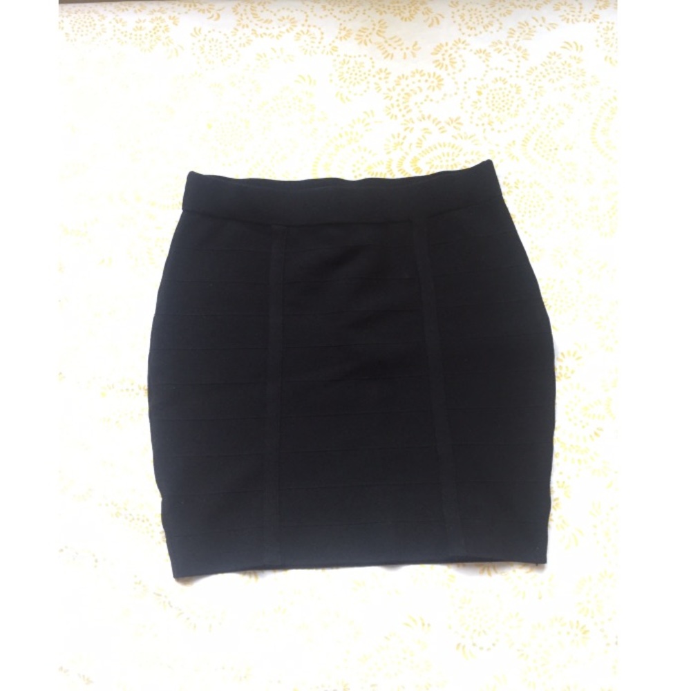 Black bandage skirt.
