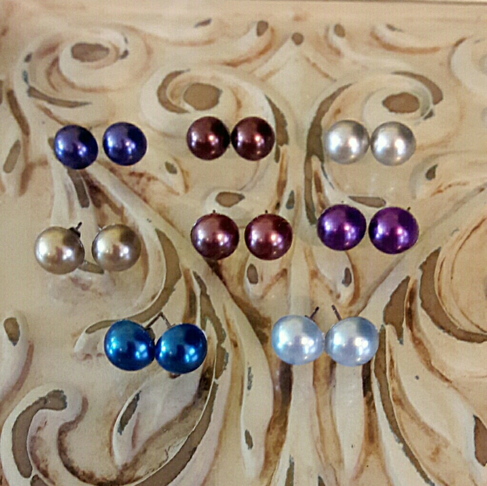 Pearl stud earrings