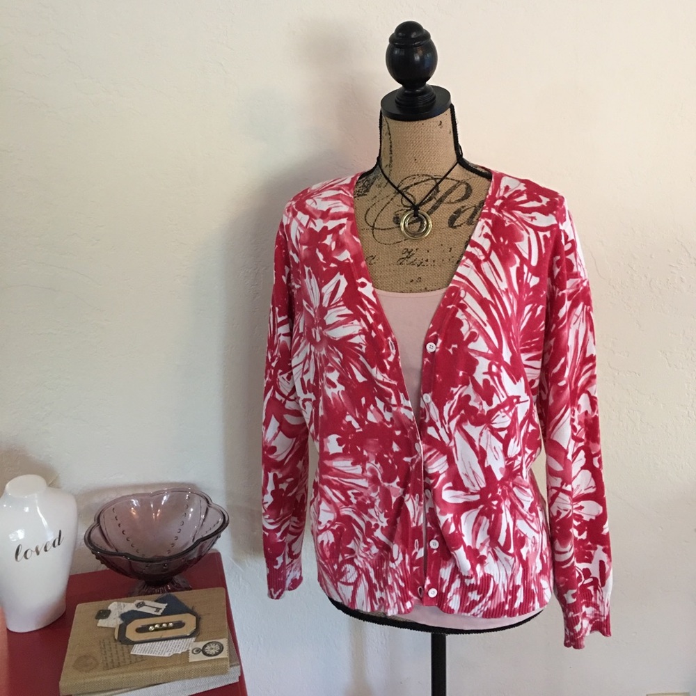 Last Chance!!! ❤️ NWOT Floral Cardigan ❤️