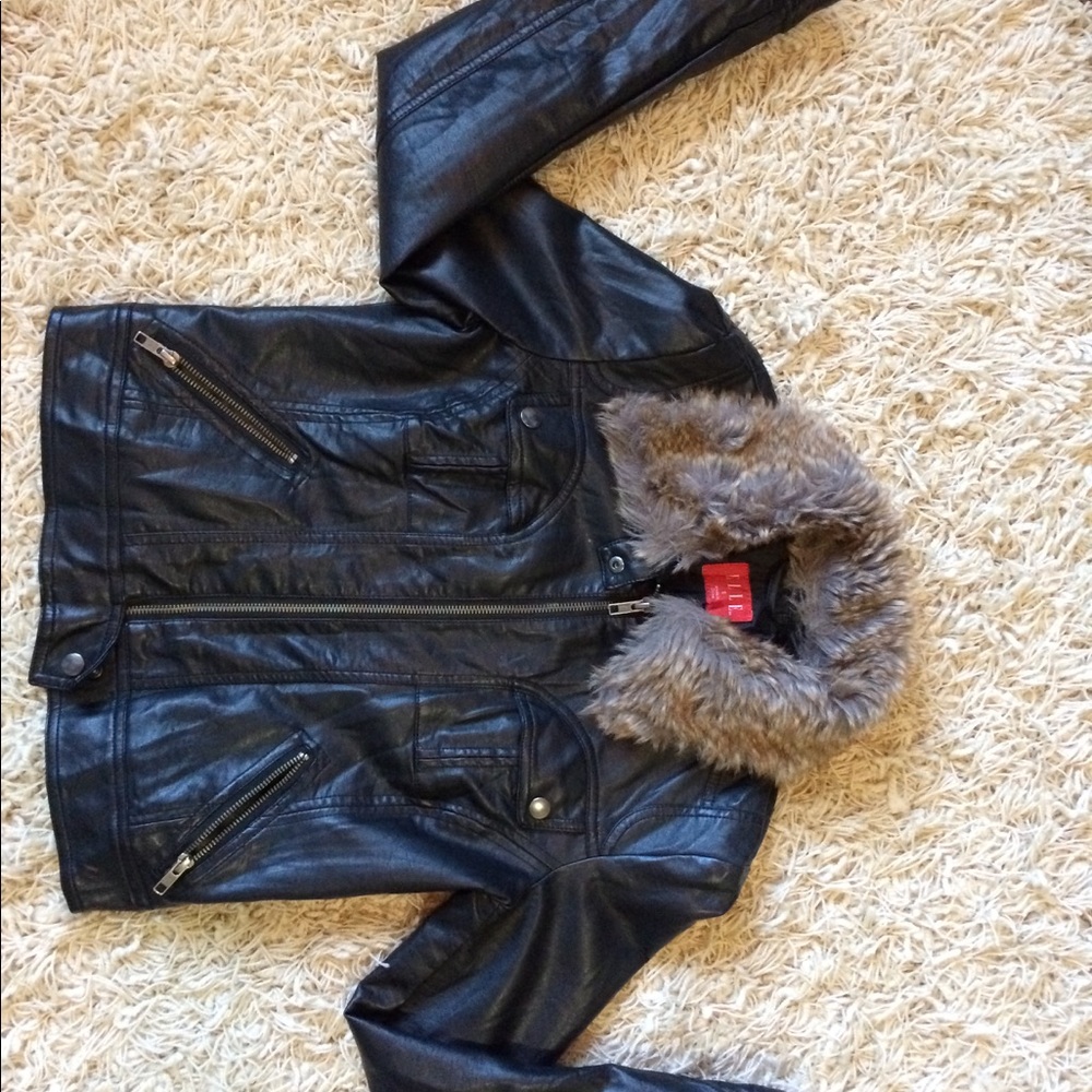 Leather jacket - Picture 2 of 4