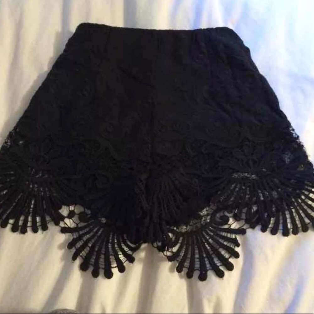 Rumor lace shorts LF