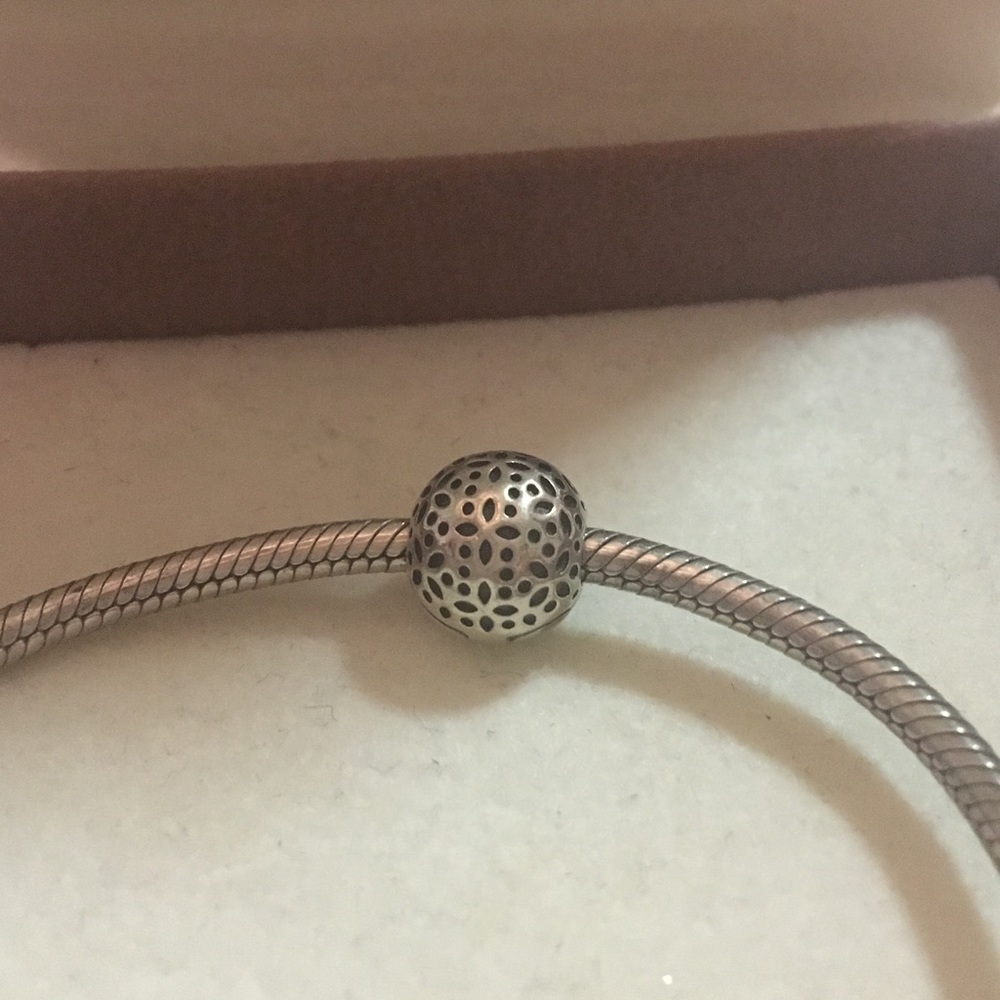 Pandora silver lace clip