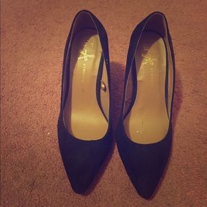 Pointy Toe Black Pumps