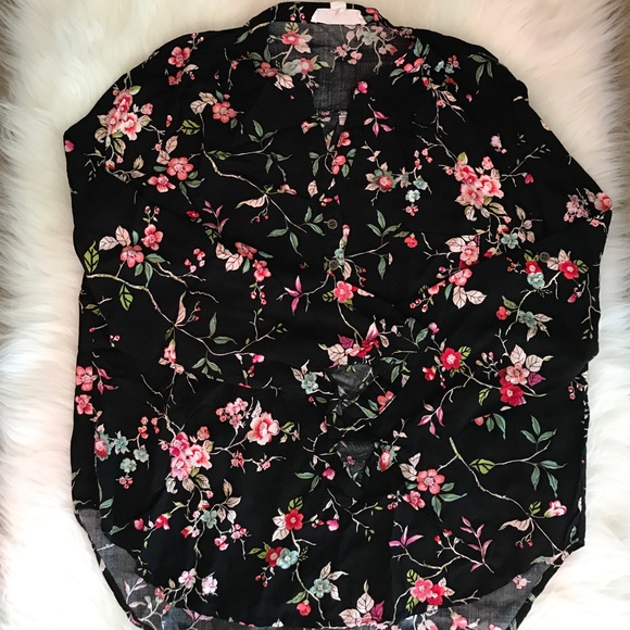 love tree happens Tops - Black Flower Top