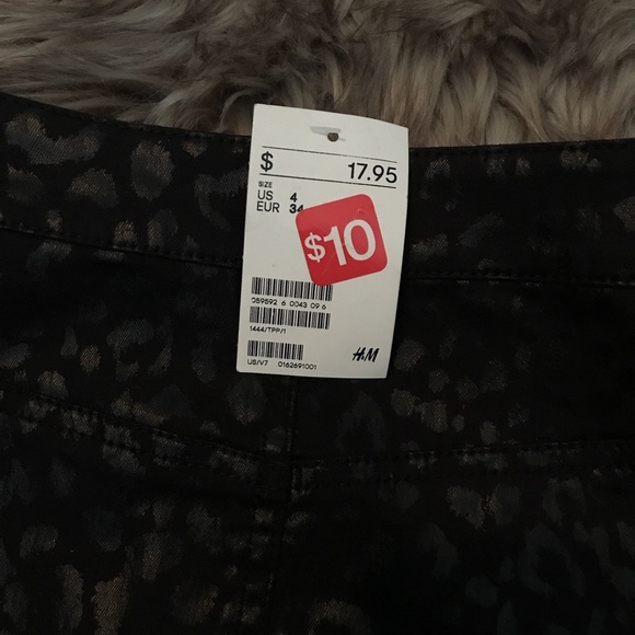 Black Cheetah Print Skirt - H&M size 4 - Picture 3 of 3