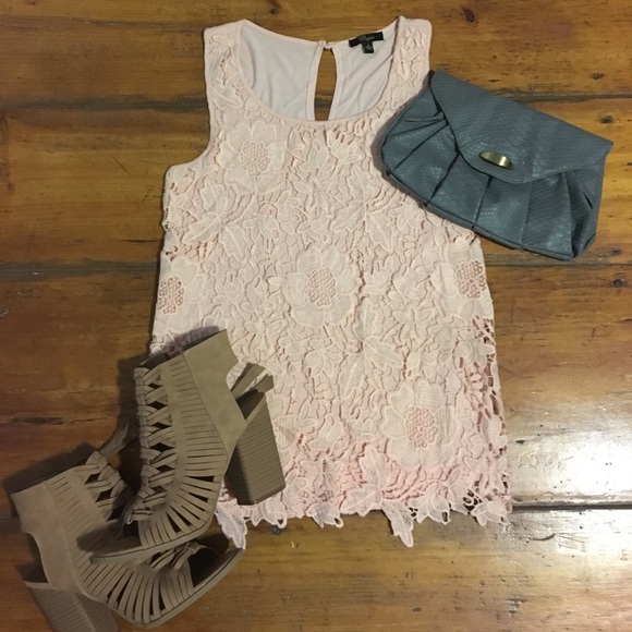 Cupio Tops - Light pink crochet lace top