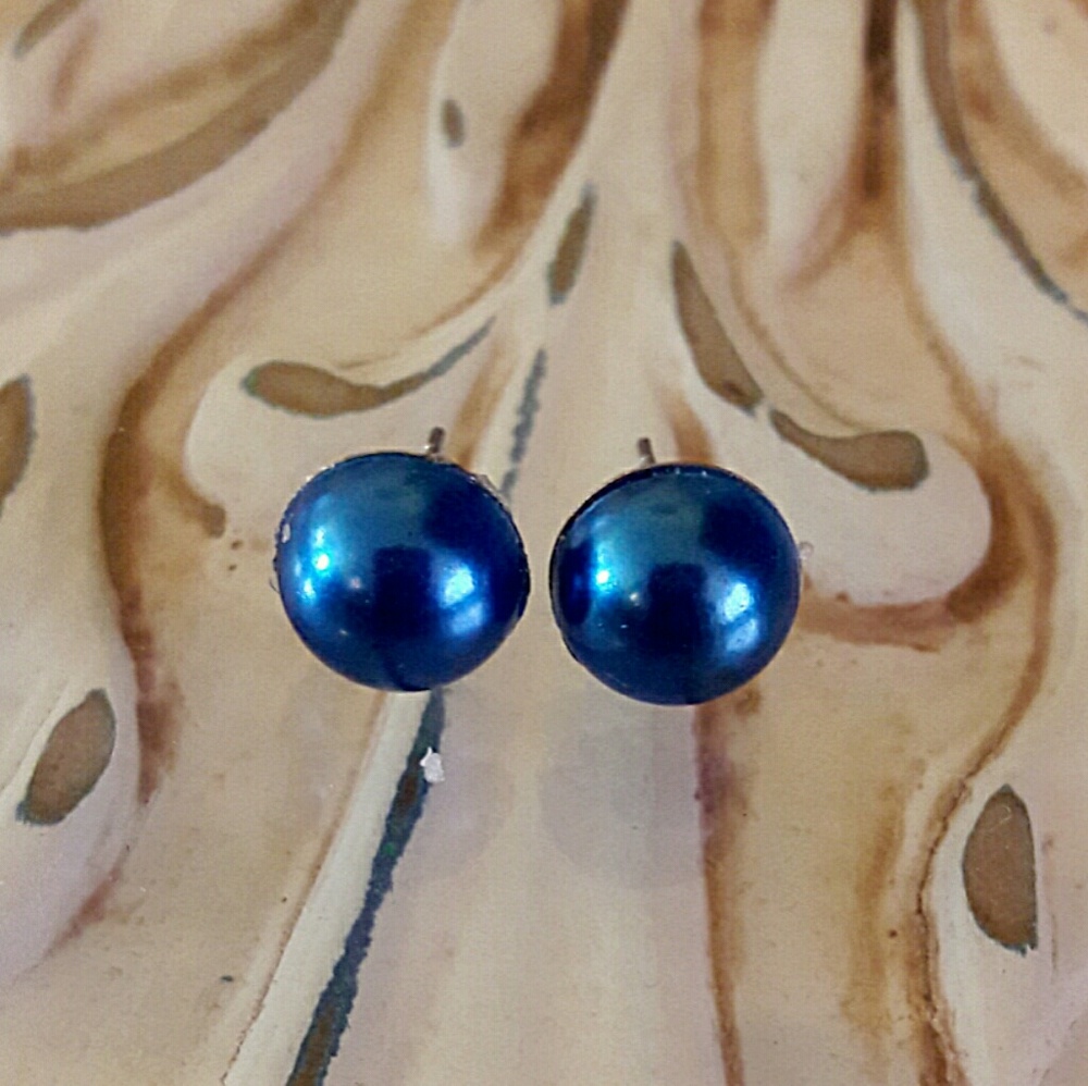 Royal blue pearl stud earrings