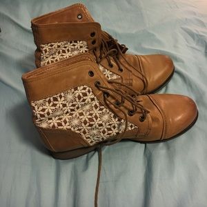 Steve Madden brown lace boots