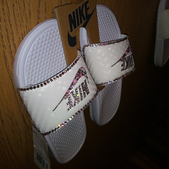Nike Slides - Picture 1 of 3
