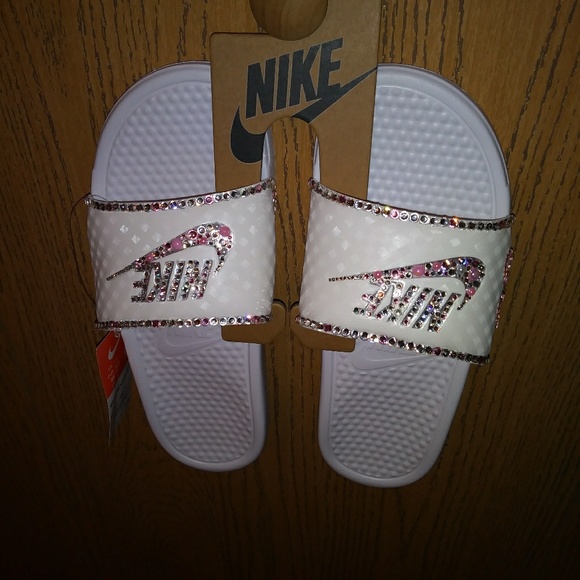 Nike Slides - Picture 2 of 3
