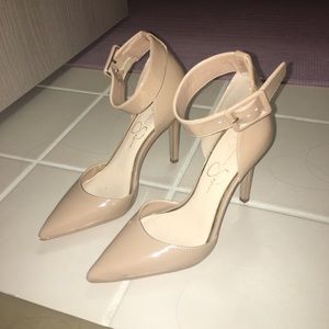 Jessica Simpson pumps