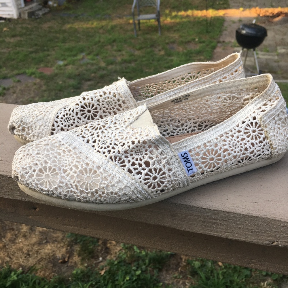 lace toms **NEED TO GO