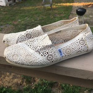 lace toms **NEED TO GO