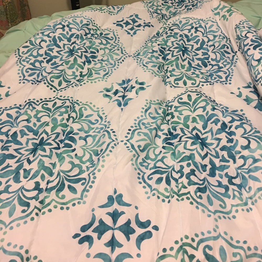 Twin XL bedspread