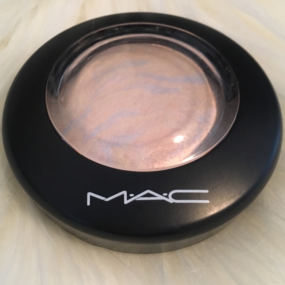 MAC Makeup LIGHTSCAPADE Mineralized Skinfinish