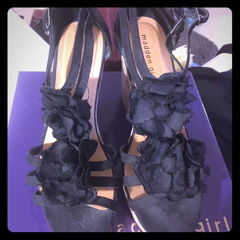 Steve Madden sandal with flower accents