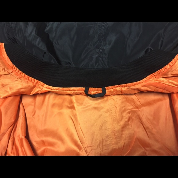 🔴MOVING SALE! LAST ONE! Black Bomber Jacket - Picture 5 of 7