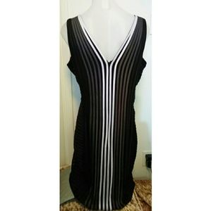Slimming Black and White Frank Lyman Dress Sz 14