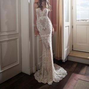 Berta sleeveless wedding dress