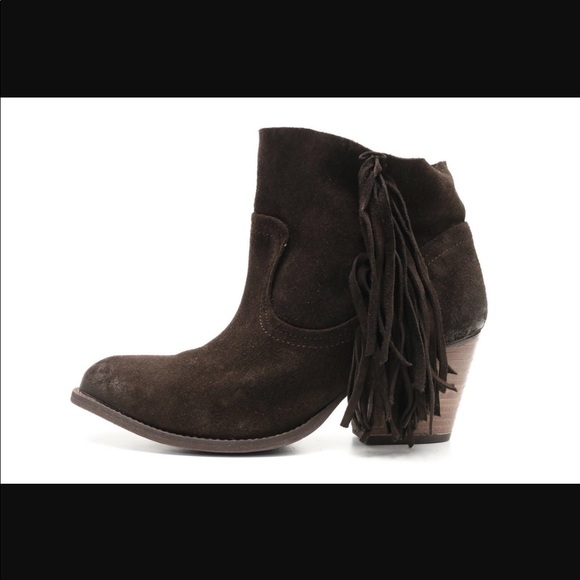 Steve Madden Shoes - NWOT Steve Madden Suede Ankle Boots w/ Fringe 9