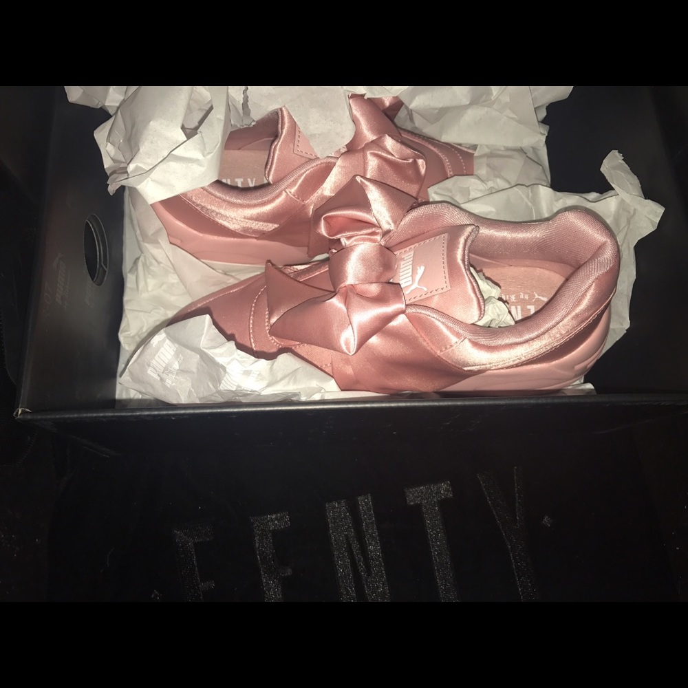 ❌❌SOLD❌❌ Fenty Puma Bow Sneaker Satin Pink